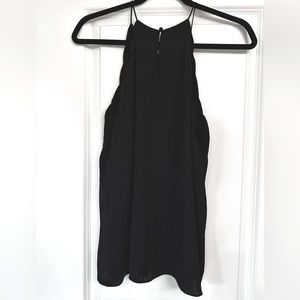 Scallop neckline, spaghetti straps, layered tank